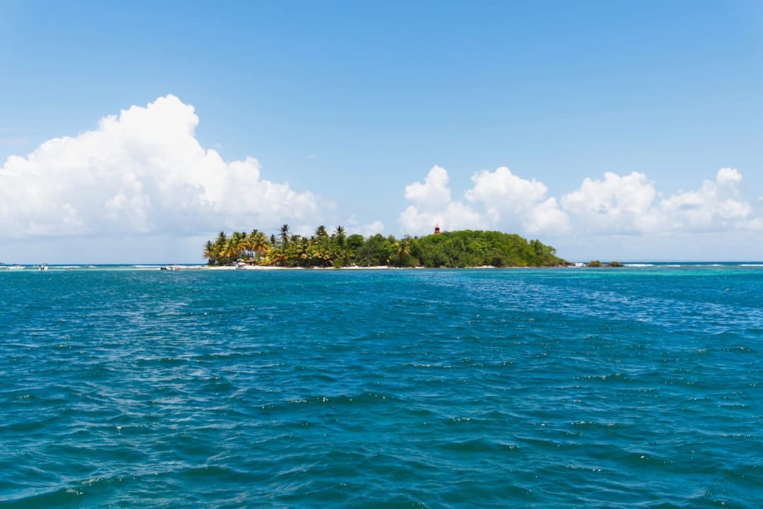 découvrez les merveilles de la guadeloupe, une destination de rêve baignée par les eaux turquoise des caraïbes, riche en culture, en paysages époustouflants et en aventures inoubliables.